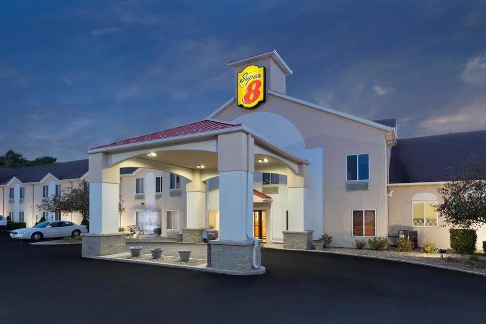 Super 8 By Wyndham Cloverdale Wine Country Exterior photo